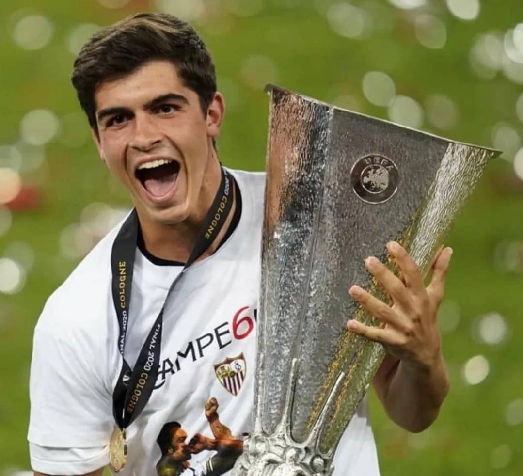 kaiyun包含塞维利亚发布备战花絮，冲刺阶段再遭质疑，欧冠任务艰巨，更衣室氛围转暖的词条