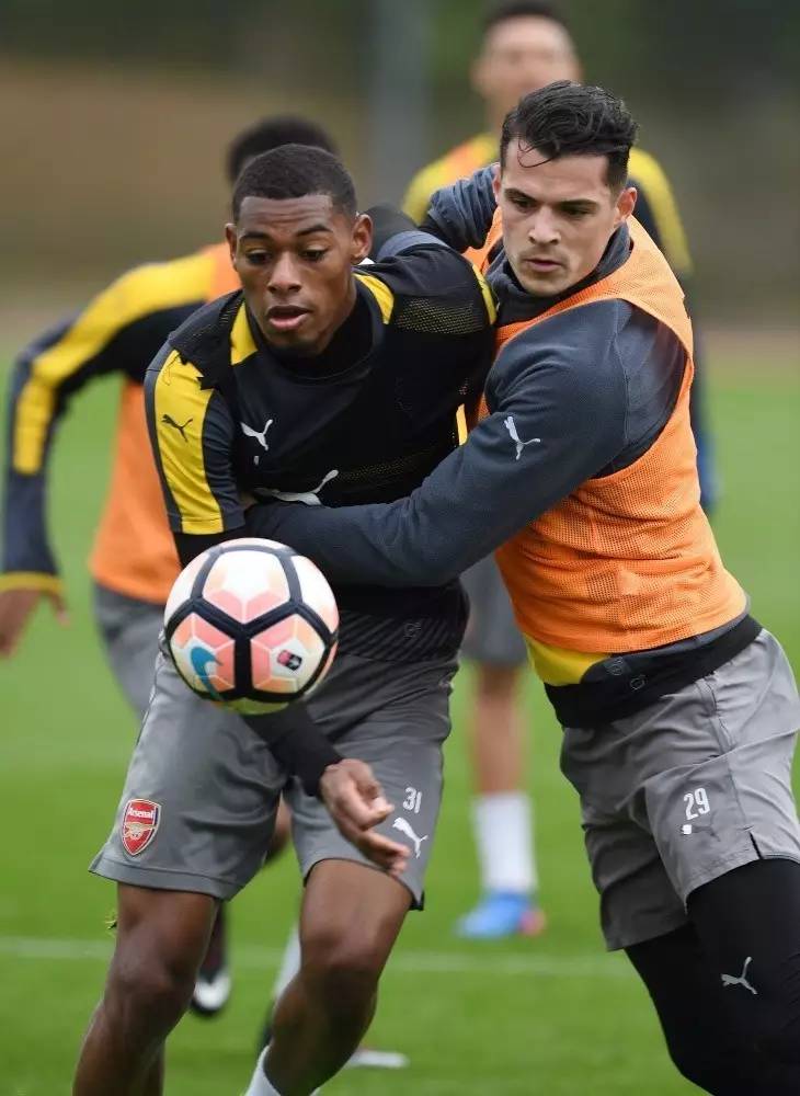 包含转会期新疆广汇备战足总杯；再遭质疑细节曝光；态度坚定；训练强度明显提升的词条