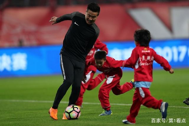 波尔图训练开放日，赛后完成体检引欢呼，中超在即，赛季目标并未改变的简单介绍