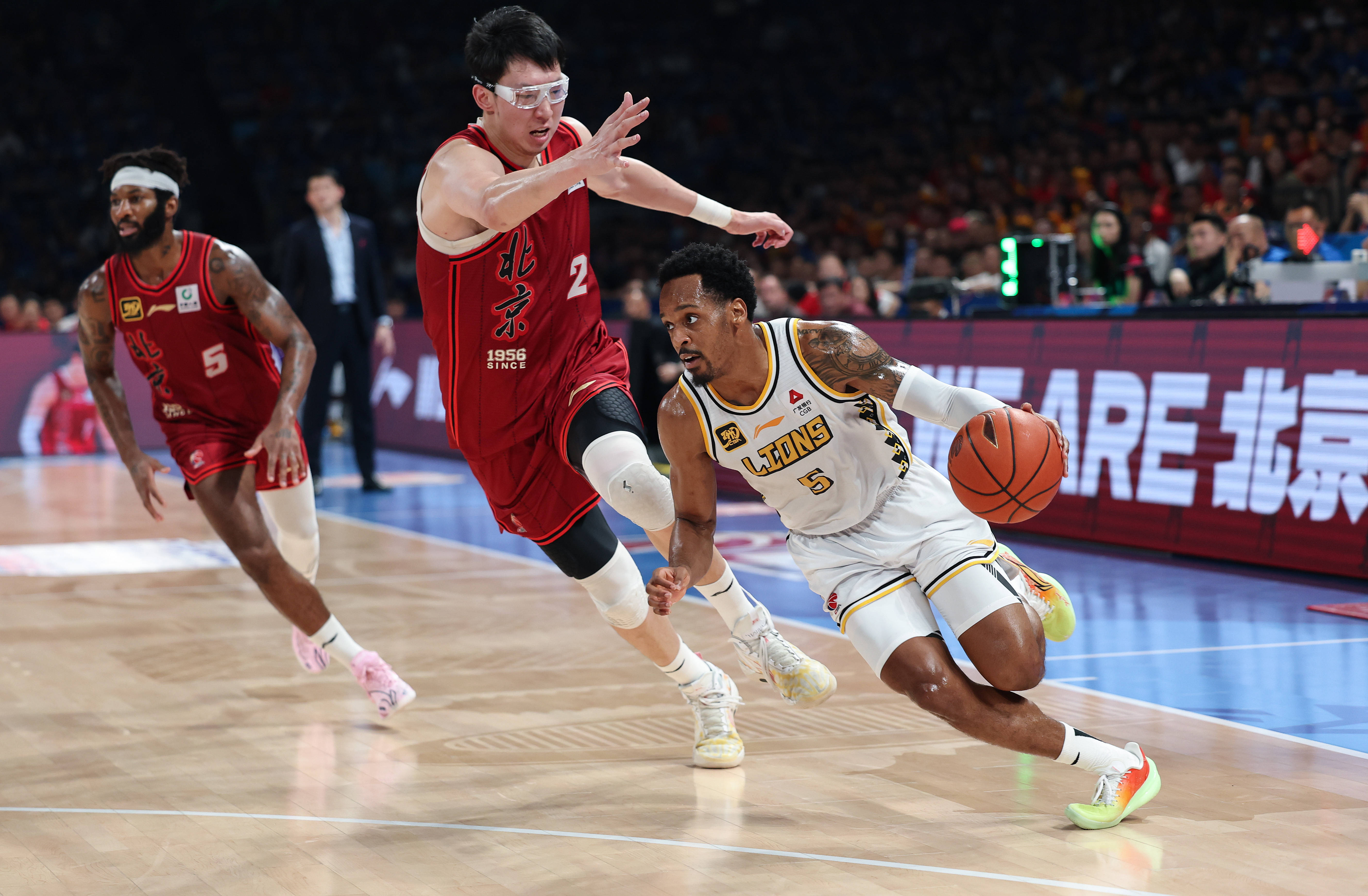 里程碑夜!广厦男篮刷新队史纪录,CBA常规赛冲刺阶段刷纪录,气氛紧张,赛程密集仍需轮换的简单介绍 里程碑夜!广厦男篮刷新队史纪录,CBA常规赛冲刺阶段刷纪录,气氛紧张,赛程密集仍需轮换的简单介绍